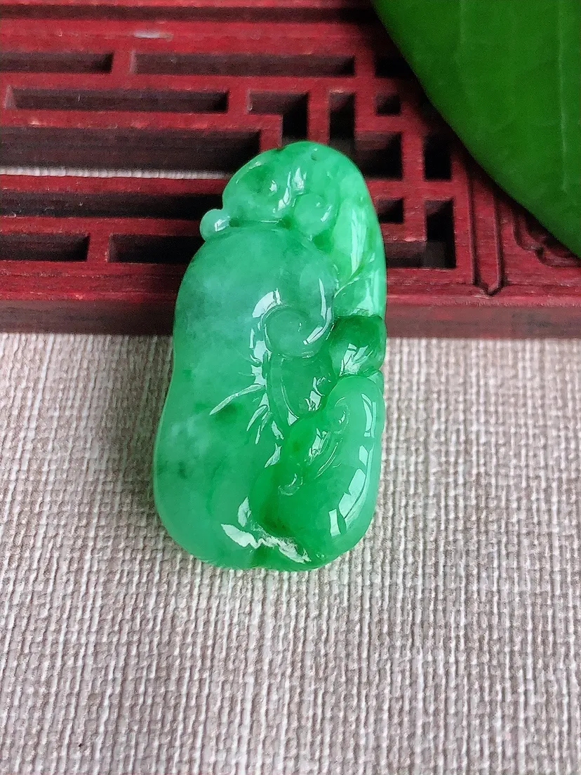 天然A货翡翠满绿如意吊坠 尺寸36.4×17.7×8m量11.53g 0701