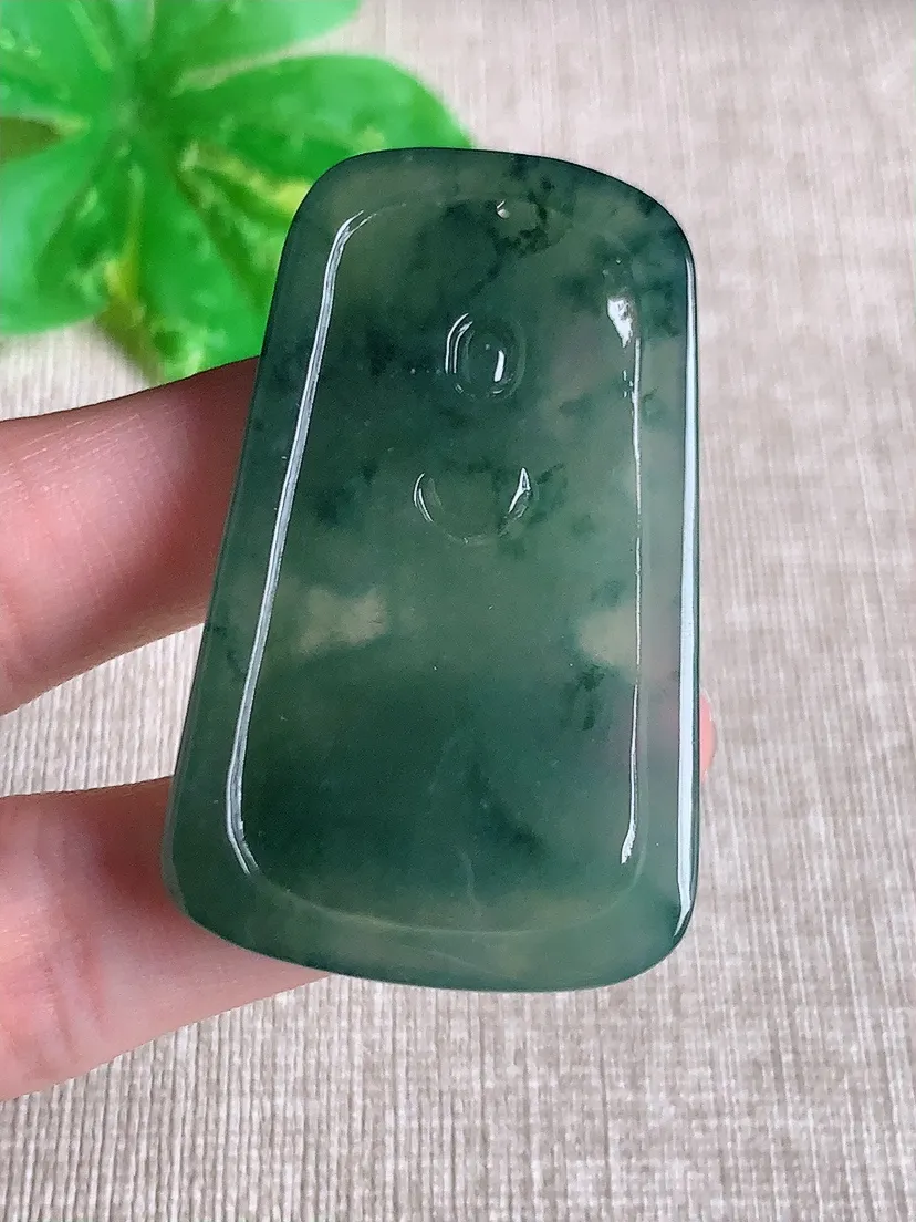 天然A货翡翠飘花不动明王吊坠尺寸49×30×5.7m量19.80g 0701