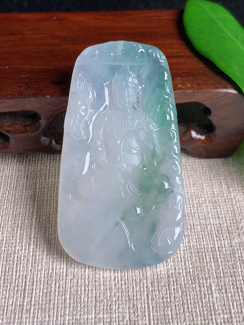 天然A货翡翠飘花大势至菩萨吊坠尺寸55×29.8×5.3m量19.58g 0701