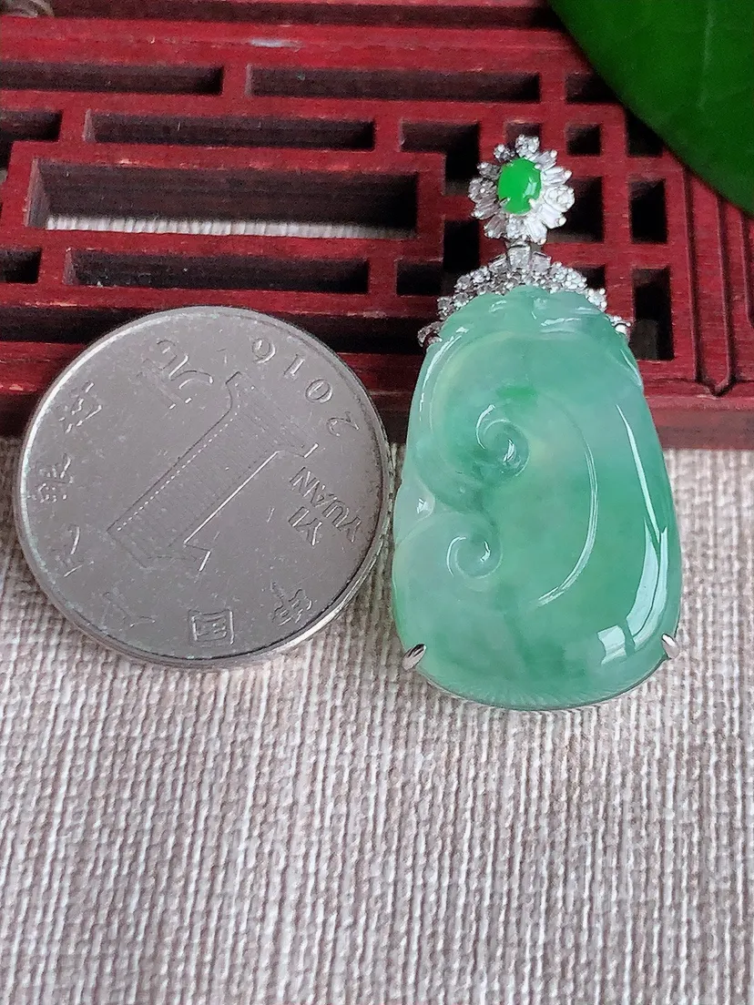 天然A货翡翠18K金伴晴水如意吊坠尺寸38.8×27.2×18×8m量6.96g 0701