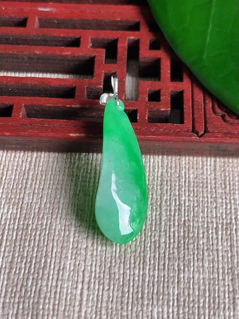 天然A货翡翠18K金扣头满绿福瓜吊坠尺寸30.7×25.2×9.4×5.6m量2.290g 0701