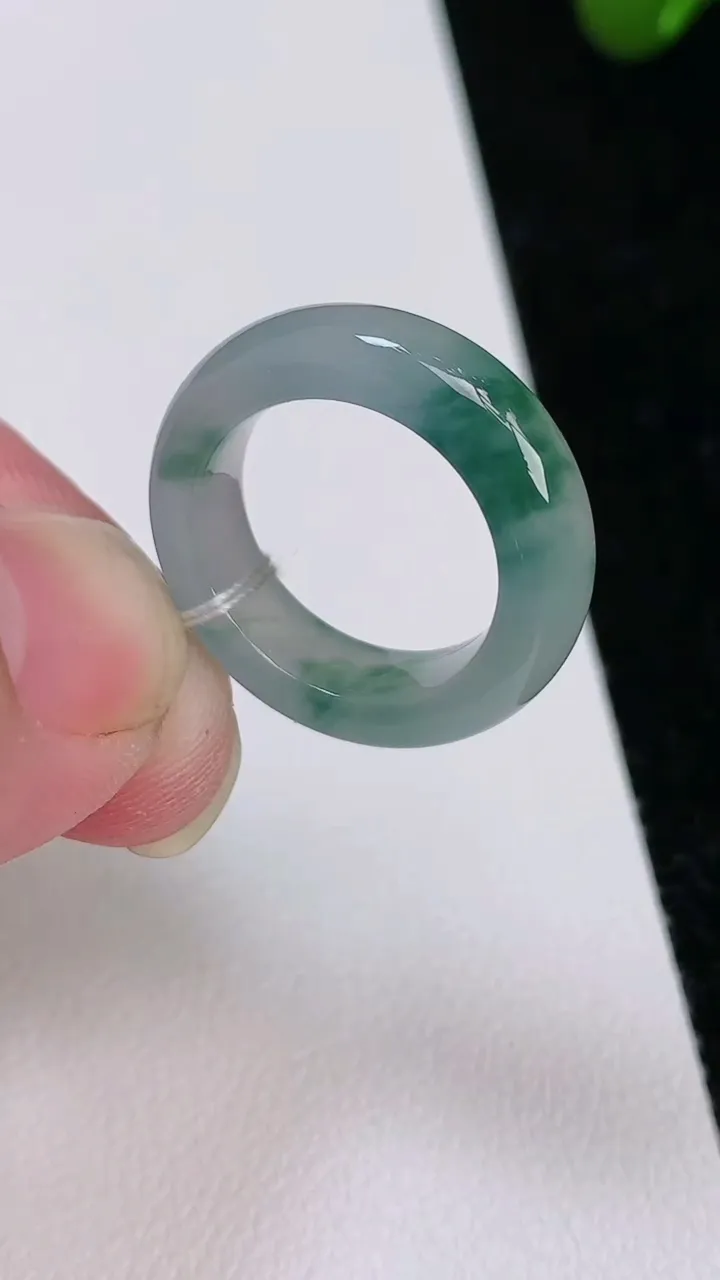 天然A货翡翠戒指指环，尺寸16-5.5-3.6，重量:4.20g2025年7月2日
工厂直销收藏佳品