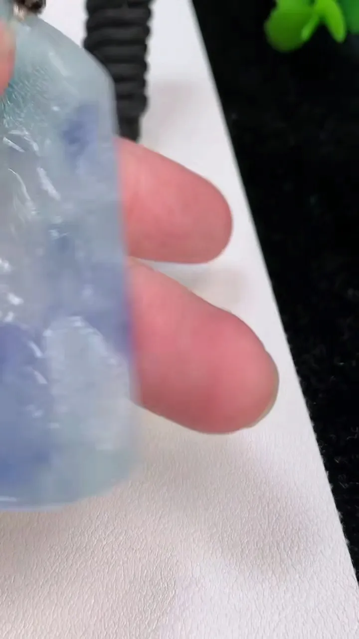 天然A货翡翠紫罗兰飘花山水牌吊坠，尺寸66.7-39.4-5.4，重量:40.30g
7月2日