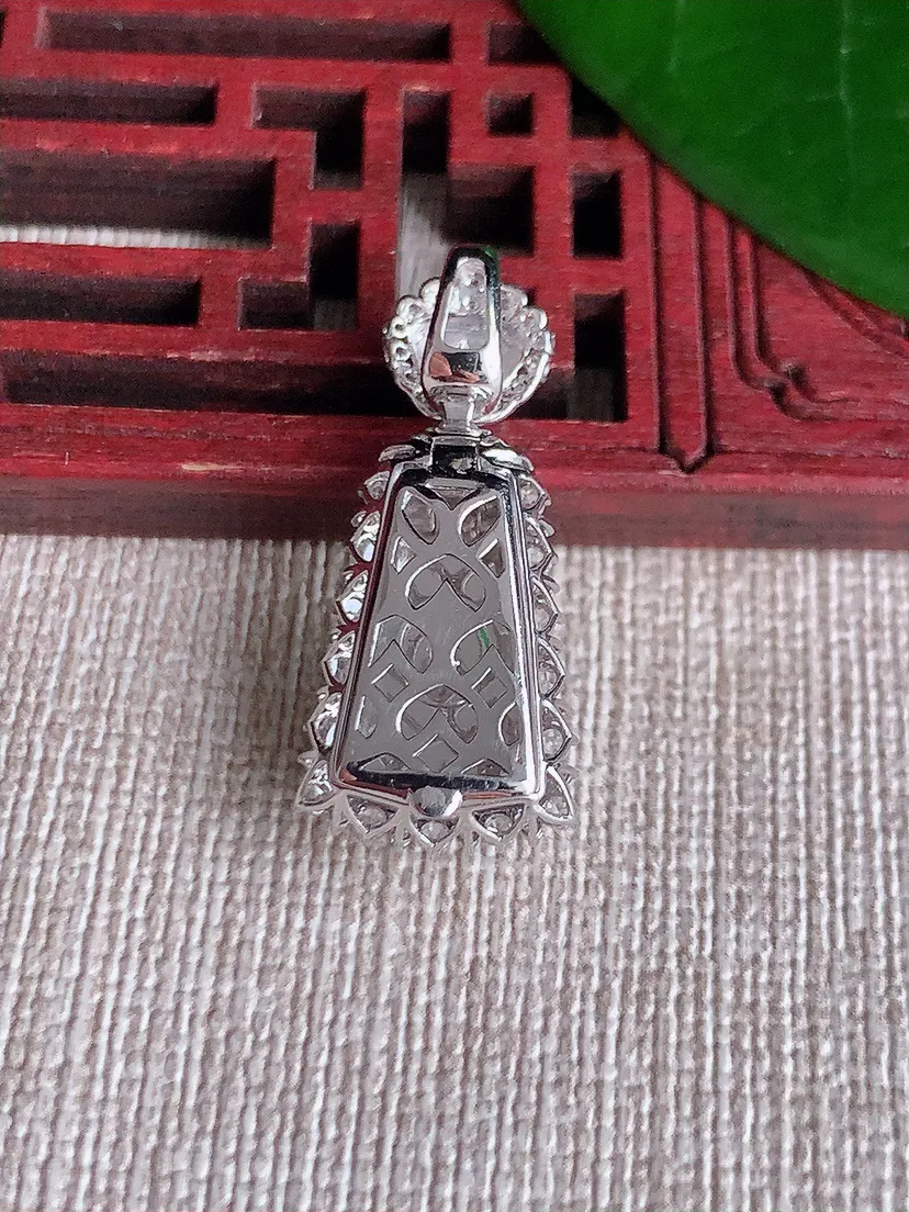 天然A货翡翠18K金伴阳绿无事牌吊坠尺寸28.5×12.5×8裸石14.8×8m量3.46g 070