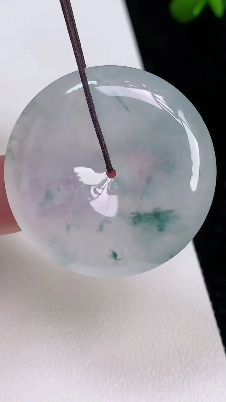 天然A货翡翠种飘花平安扣吊坠，尺寸35.8-6.4，重量:17.16g
7月2日