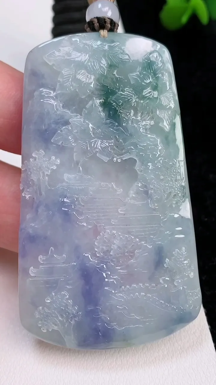天然A货翡翠紫罗兰飘花山水牌吊坠，尺寸66.7-39.4-5.4，重量:40.30g
7月2日
