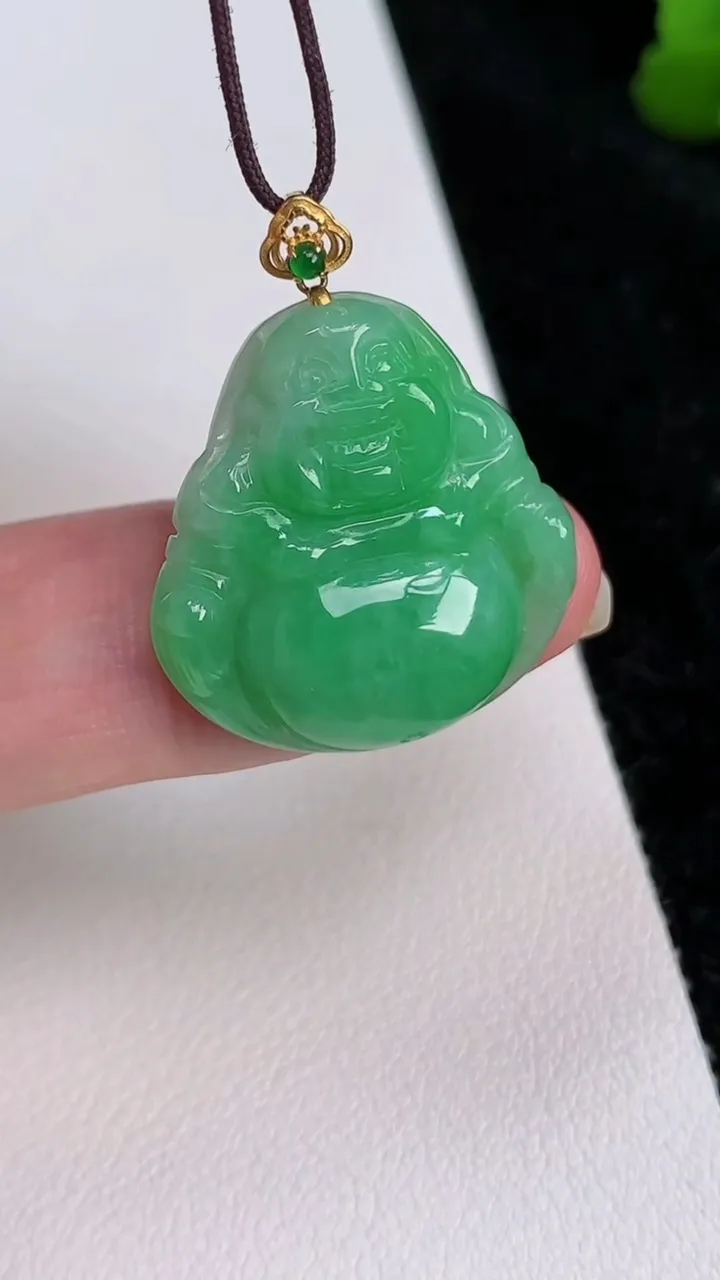 天然A货翡翠佛公吊坠，尺寸22.6-22-5，重量:3.86g
7月2日