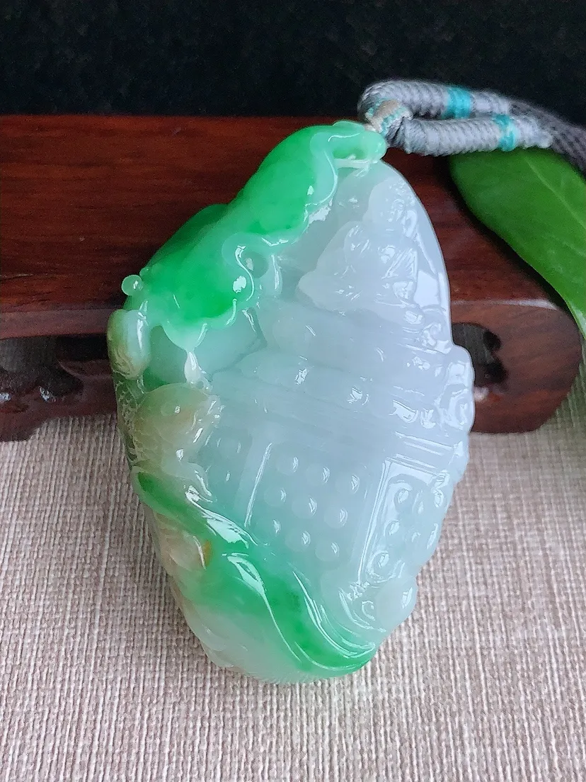 天然A货翡翠黄加绿双彩大日如来吊坠尺寸65×42.7×14.2m量77.00g 0701