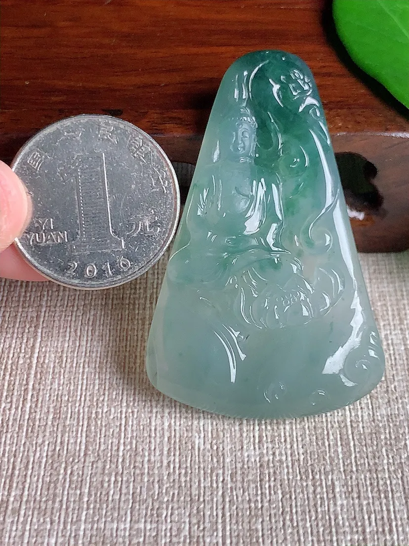 天然A货翡翠飘花大日如来吊坠尺寸52.8×32.8×5.8m量18.85g 0701