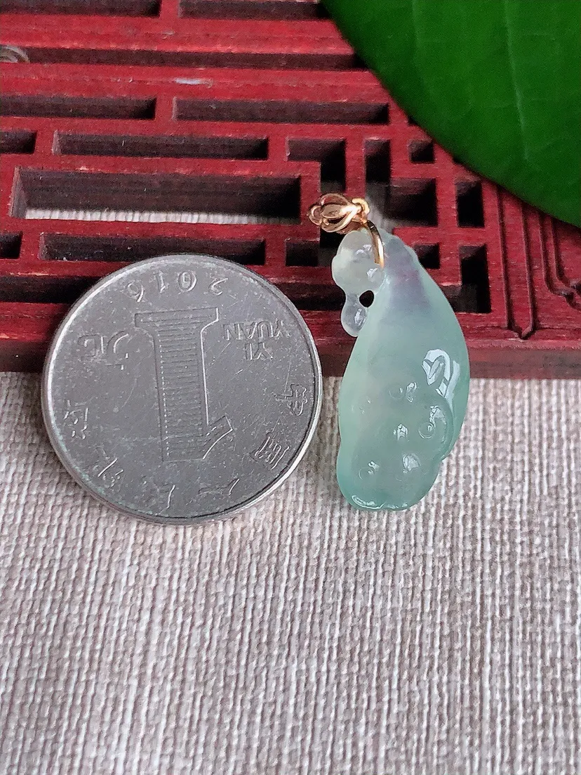 天然A货翡翠18K金扣头晴水莲蓬吊坠尺寸25.4×11.4×7.2m量3.46g 0702