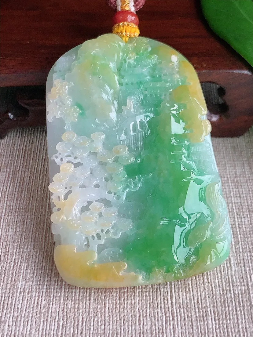 天然A货翡翠黄加绿双彩意境山水牌吊坠 尺寸62×41.4×7m量45.40g 0701