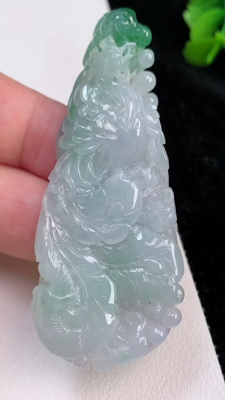 天然A货翡翠凤凰吊坠，尺寸68.5-27.8-10.6，重量:35.18g
7月2日