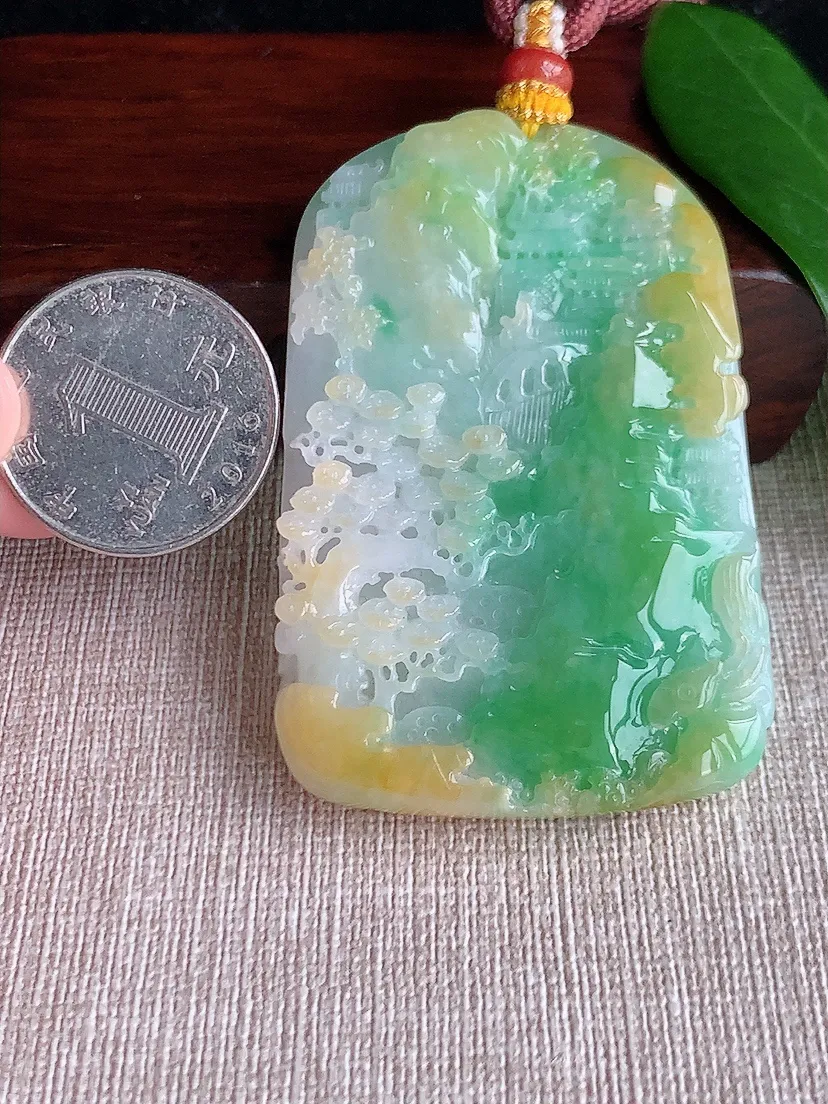 天然A货翡翠黄加绿双彩意境山水牌吊坠 尺寸62×41.4×7m量45.40g 0701