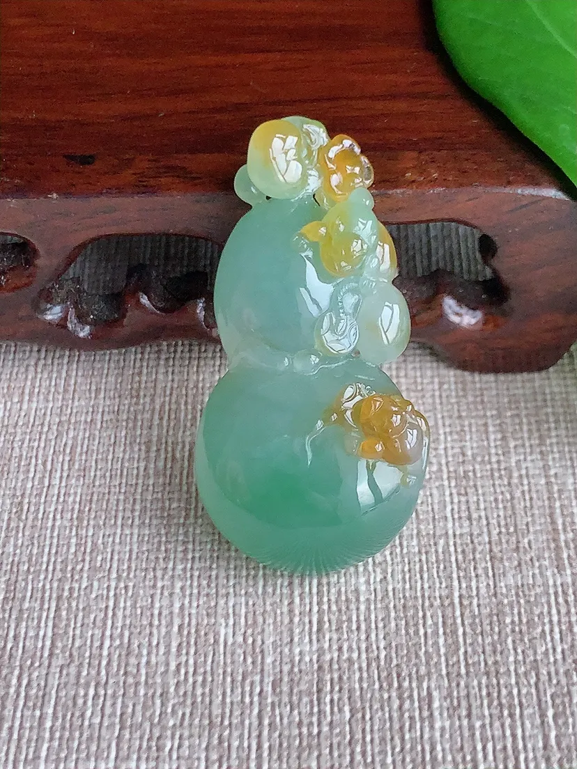 天然A货翡翠飘黄翡葫芦吊坠尺寸41.5×21.2×9.8m量13.62g 0701