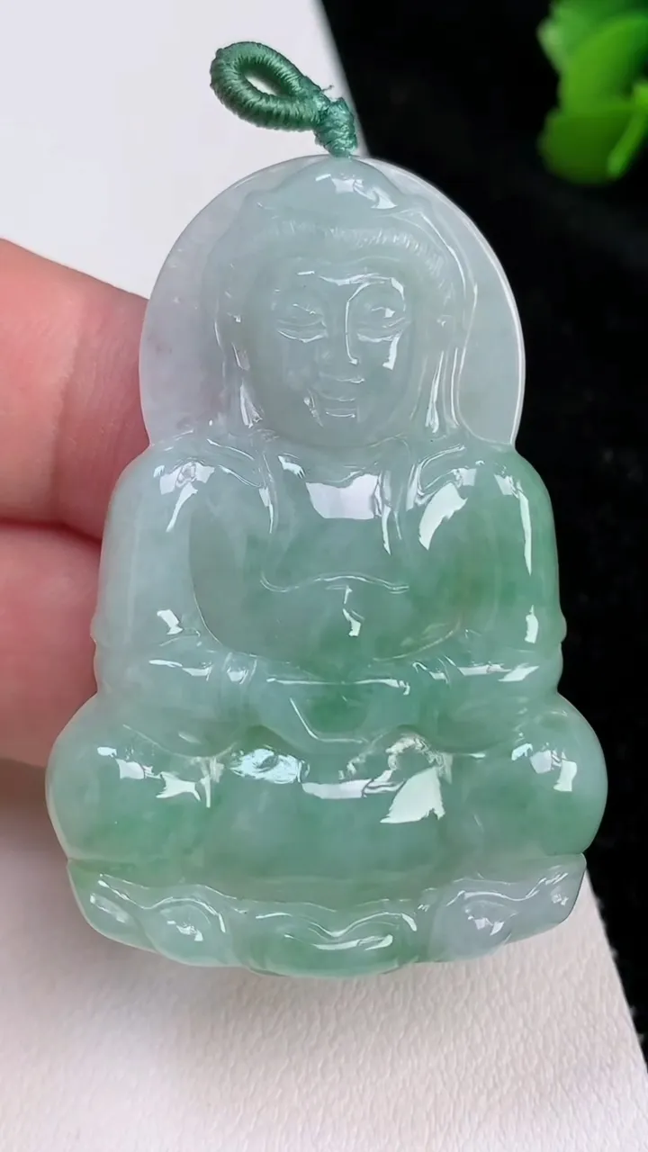 天然A货翡翠观音菩萨吊坠，尺寸51-35.4-5.6，重量:16.54g
7月3日