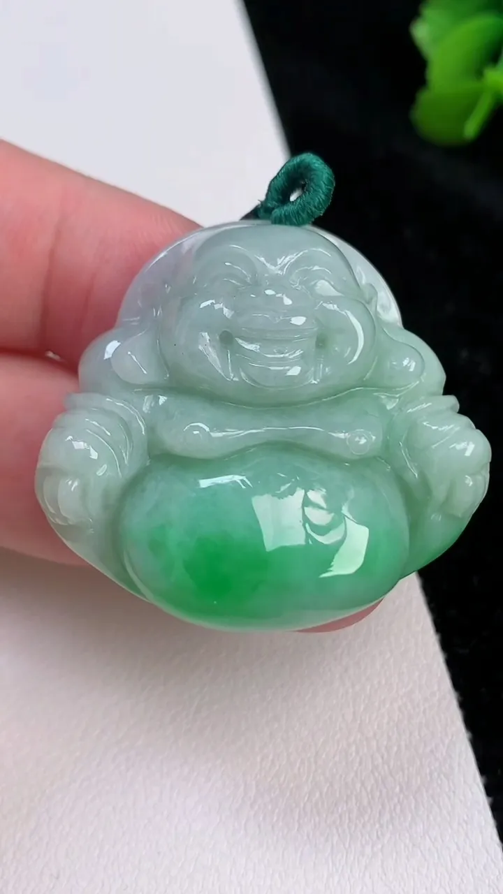 天然A货翡翠佛公吊坠，尺寸34-38-11.4，重量:23.86g
7月2日