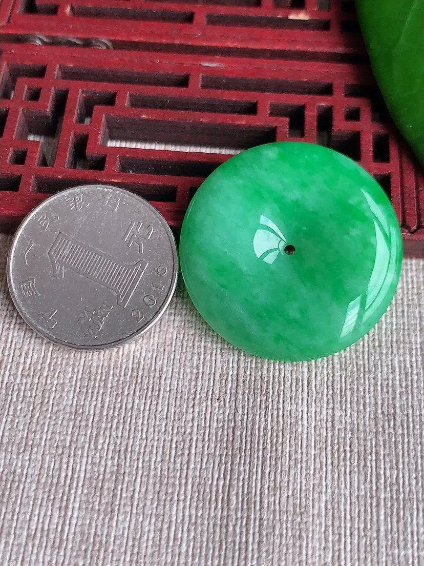 天然A货翡翠满绿平安扣吊坠尺寸31.7×6m量12.76g 0701