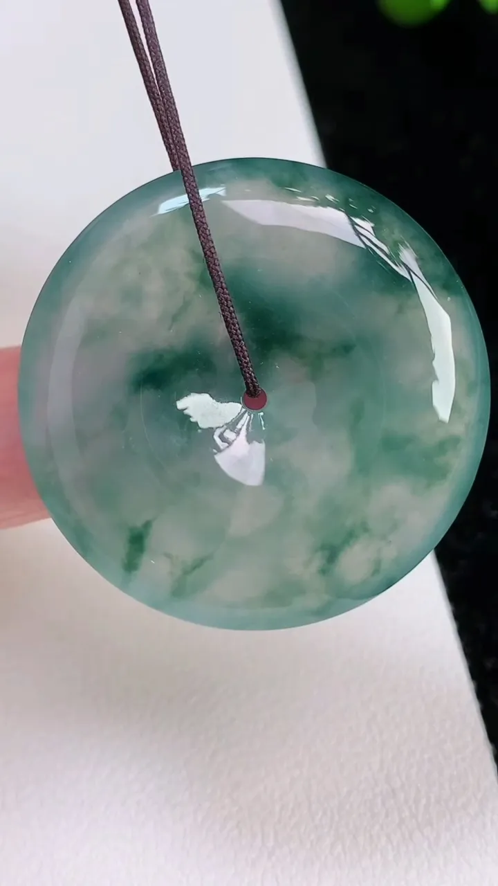 天然A货翡翠种飘花平安扣吊坠，尺寸34.4-6.2，重量:15.33g
7月2日