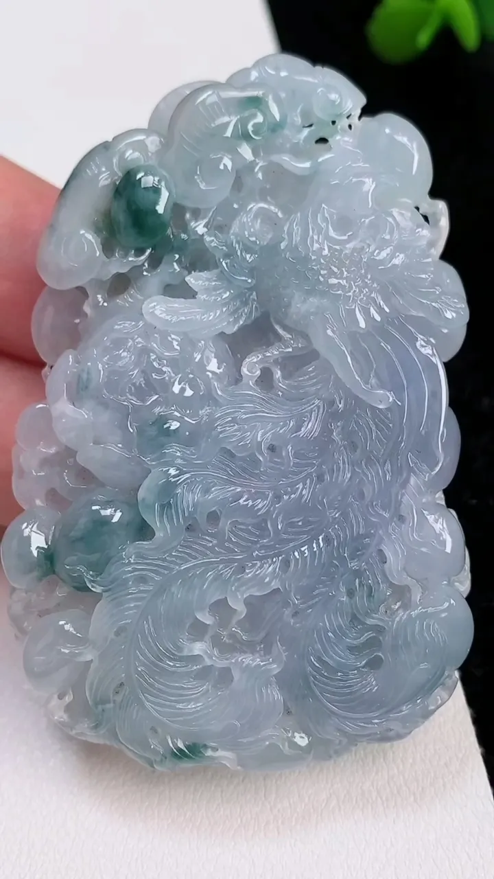 天然A货翡翠紫罗兰飘花凤凰吊坠，尺寸67.5-44.4-8.3，重量:51.90g
7月2日