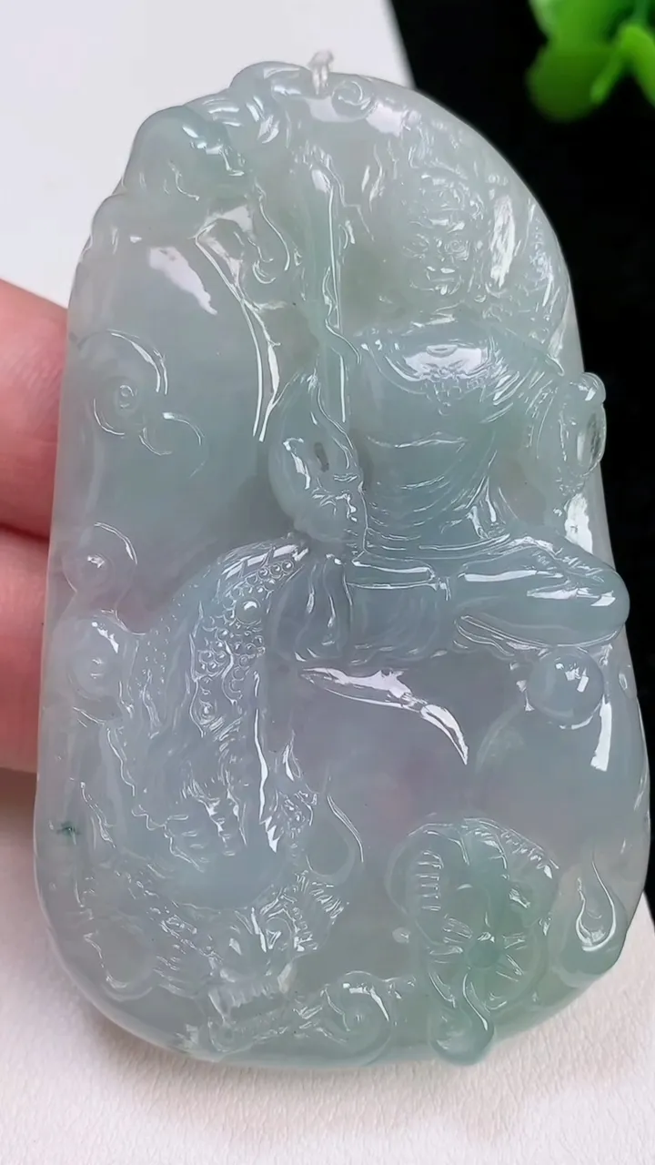 天然A货翡翠祥龙不动明王吊坠，尺寸73-46-6，重量:50.09g
7月2日