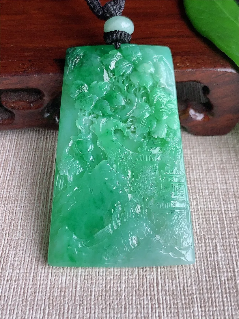 天然A货翡翠满绿意境山水牌吊坠 尺寸55.2×34×5.2m量28.76g 0701