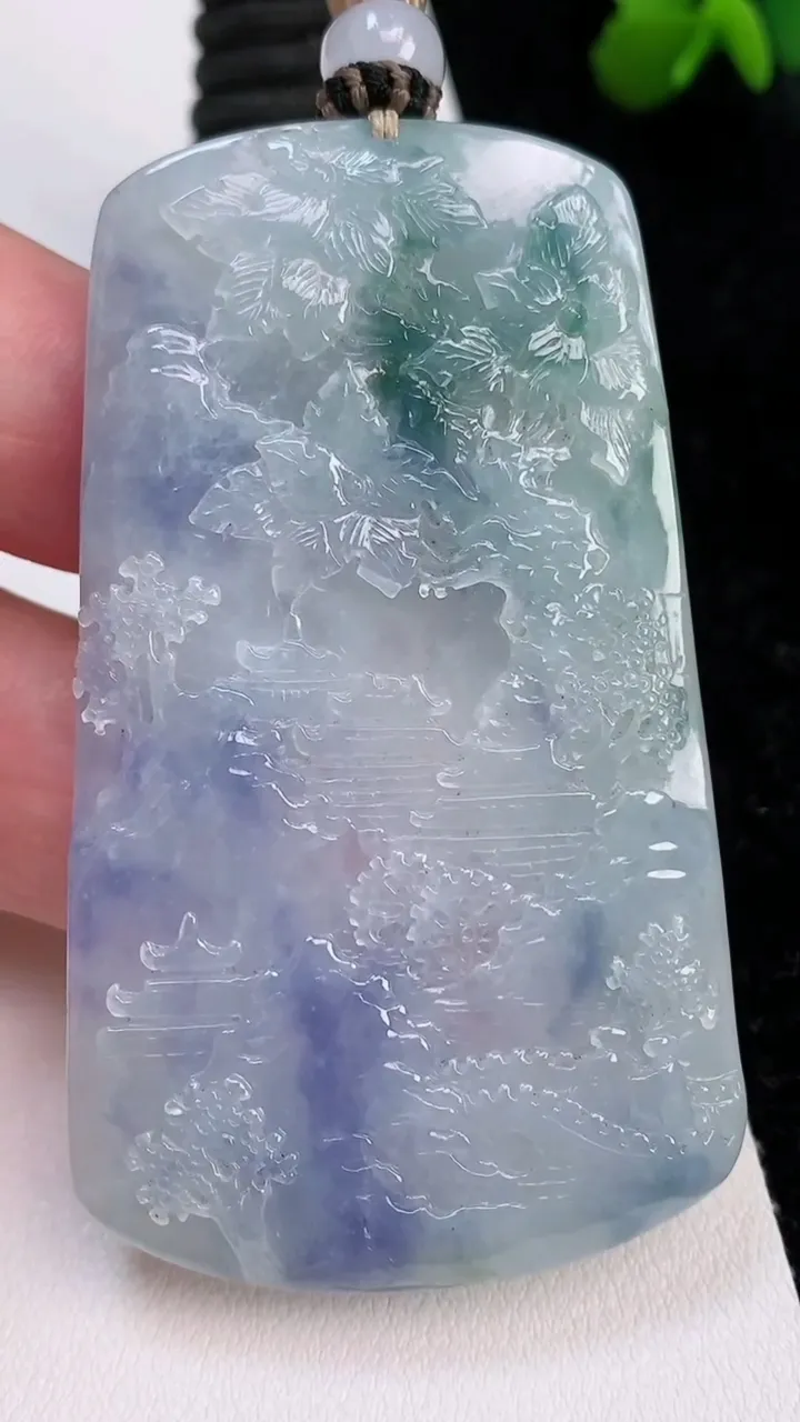 天然A货翡翠紫罗兰飘花山水牌吊坠，尺寸66.7-39.4-5.4，重量:40.30g
7月2日