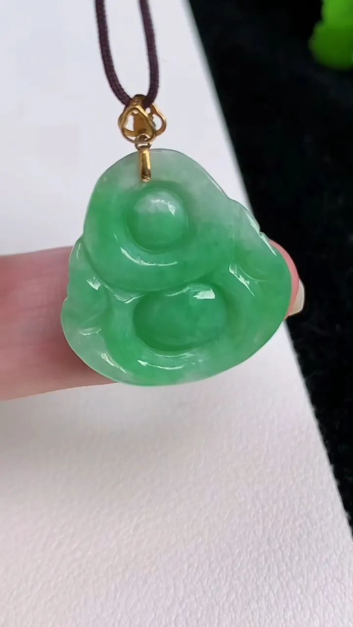天然A货翡翠佛公吊坠，尺寸22.6-22-5，重量:3.86g
7月2日