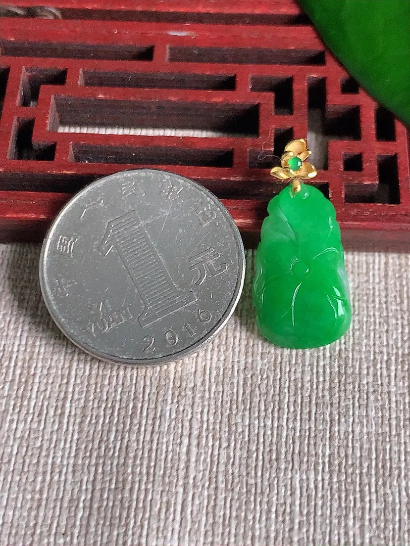 天然A货翡翠18K金扣头飘阳绿荷叶和和美美吊坠 尺寸25.4×19.8×11.5×3.2m量1.60g 0701