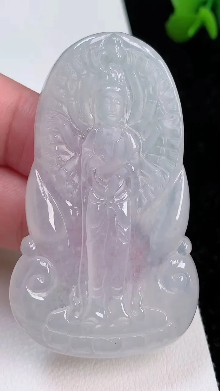 天然A货翡翠千手观音吊坠，尺寸62.6-37-5，重量:25.38g
7月2日