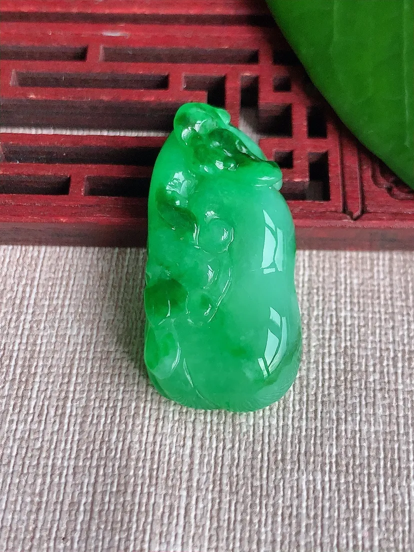 天然A货翡翠满绿如意吊坠 尺寸36.4×17.7×8m量11.53g 0701