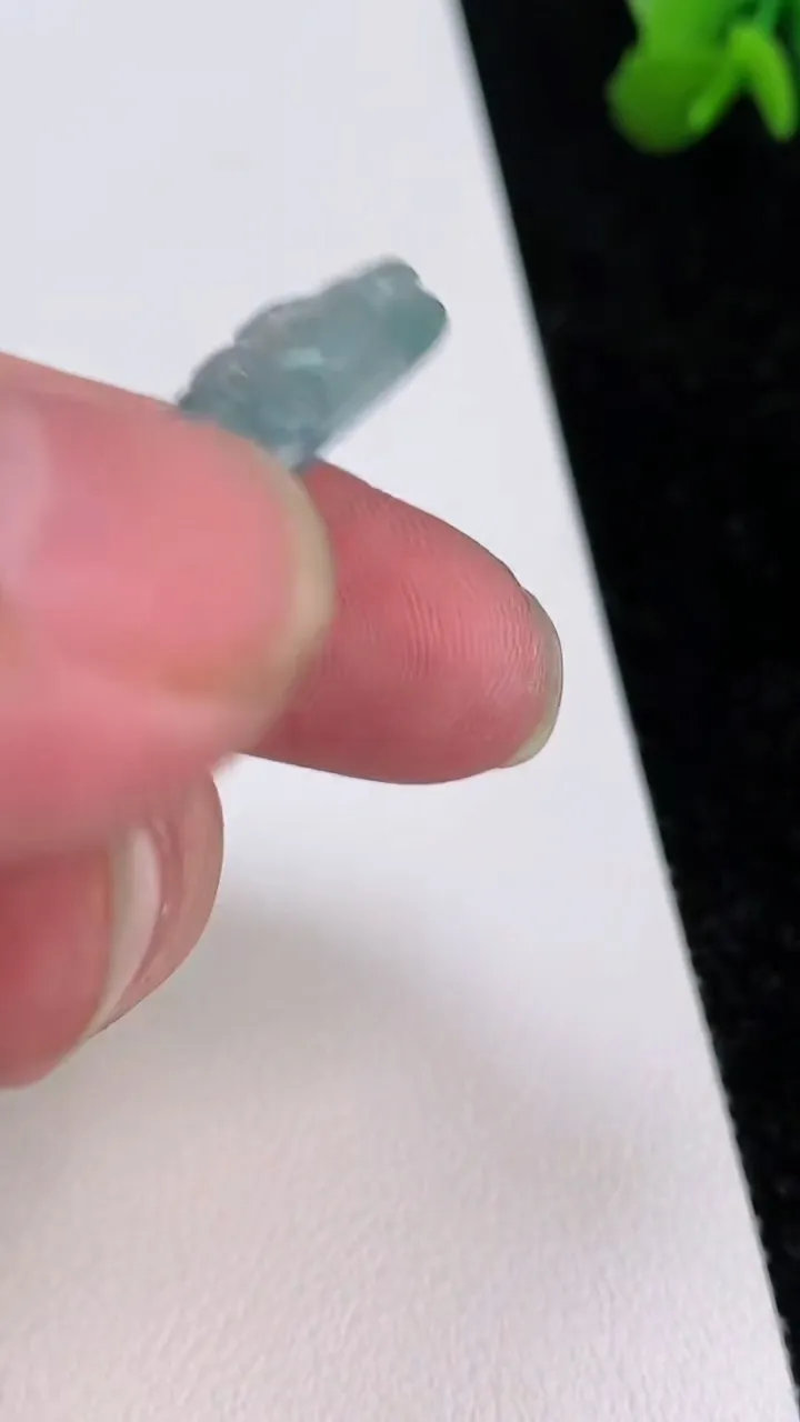 天然A货翡翠冰种飘花文殊菩萨吊坠，尺寸49-38.8-5，重量:18.29g
7月2日