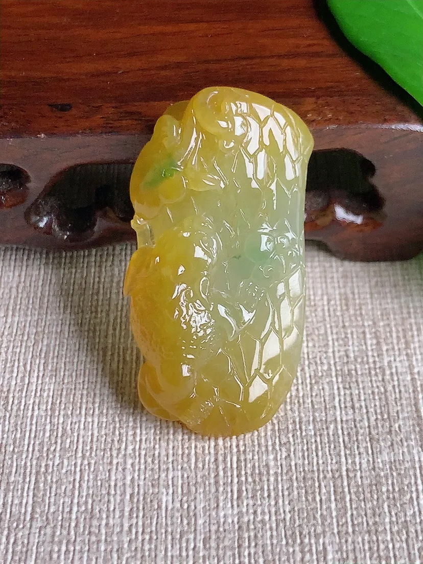 天然A货翡翠黄加绿双彩招财金蟾吊坠 尺寸41×21.2×8.5m量12.17g 0701