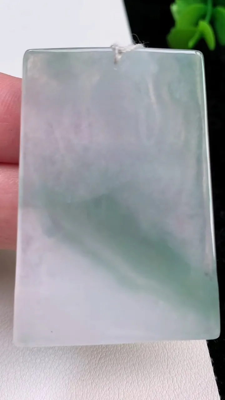 天然A货翡翠千手观音吊坠，尺寸53.7-38.4-4.4，重量:24.36g
7月2日
