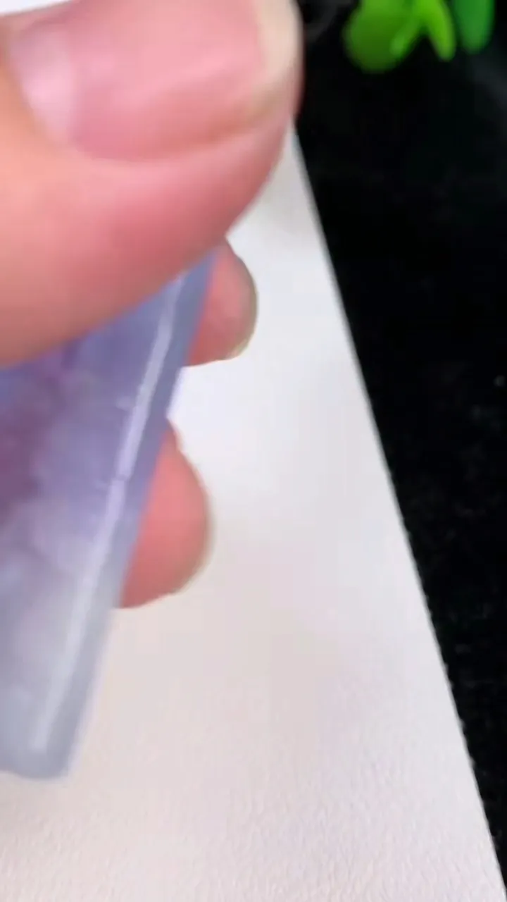 天然A货翡翠紫罗兰山水牌吊坠，尺寸55-36-5.8，重量:34.54g
7月2日