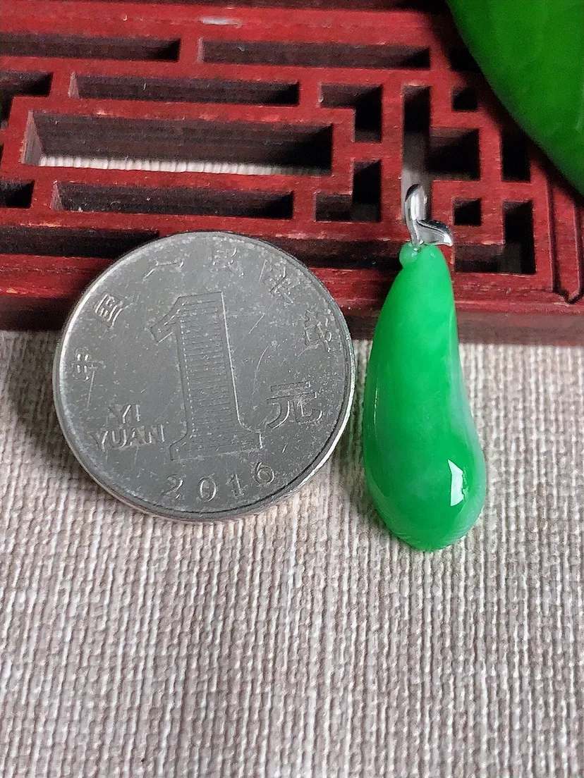 天然A货翡翠18K金扣头满绿福瓜吊坠尺寸30.7×25.2×9.4×5.6m量2.290g 0701