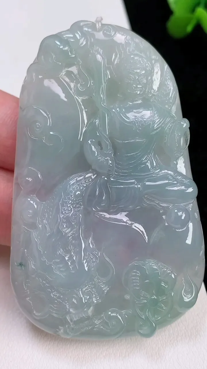 天然A货翡翠祥龙不动明王吊坠，尺寸73-46-6，重量:50.09g
7月2日
