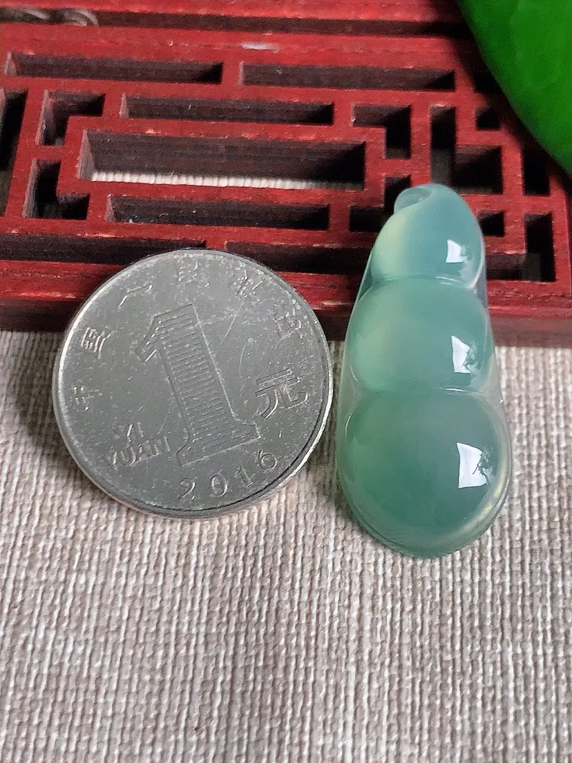 天然A货翡翠晴水四季豆福豆平安豆吊坠尺寸34.7×15×6m量5.35g 0701