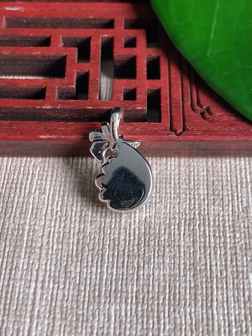 天然A货翡翠18K金伴满绿葫芦吊坠尺寸18×10×4.7裸石7×5.4m量1.70g 0701
