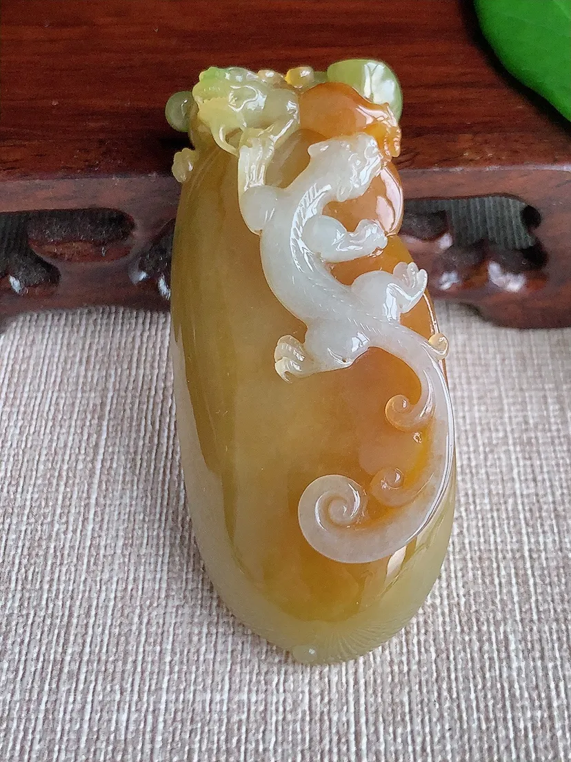 天然A货翡翠黄翡福瓜今非昔比吊坠尺寸59.2×28.7×11.8m量34.50g 0701