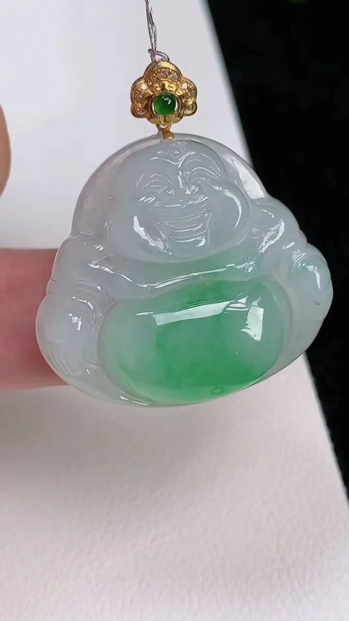 天然A货翡翠佛公吊坠，尺寸27.7-31.7-7，重量:10.46g
7月2日