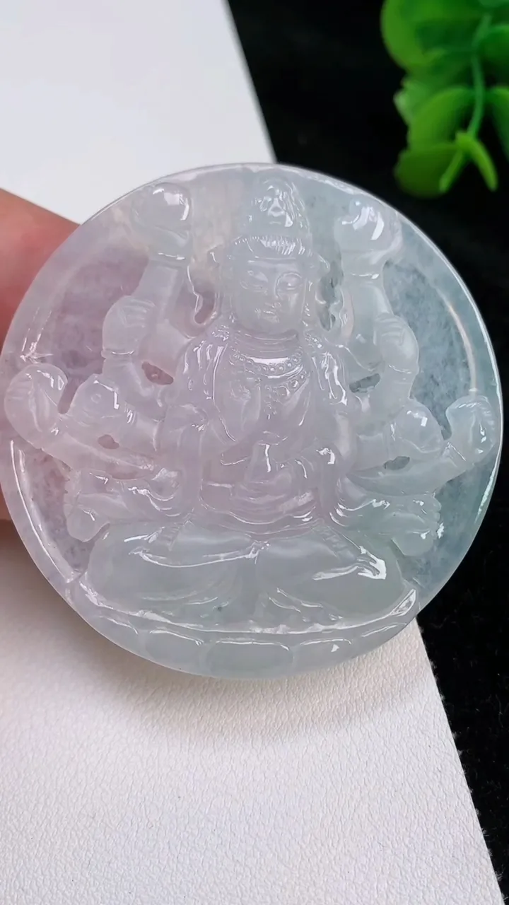 天然A货翡翠飘花千手观音吊坠，尺寸55-5，重量:29.05g
7月2日