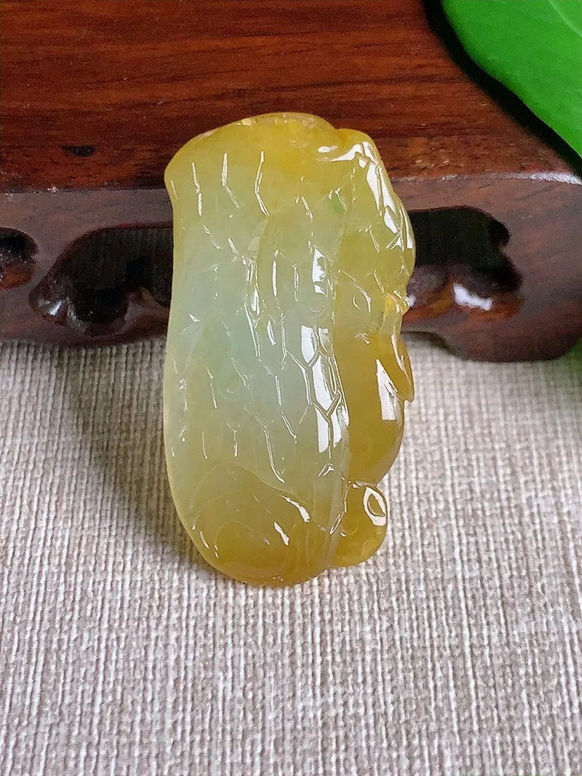 天然A货翡翠黄加绿双彩招财金蟾吊坠 尺寸41×21.2×8.5m量12.17g 0701