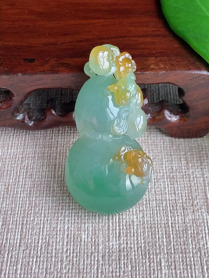天然A货翡翠飘黄翡葫芦吊坠尺寸41.5×21.2×9.8m量13.62g 0701