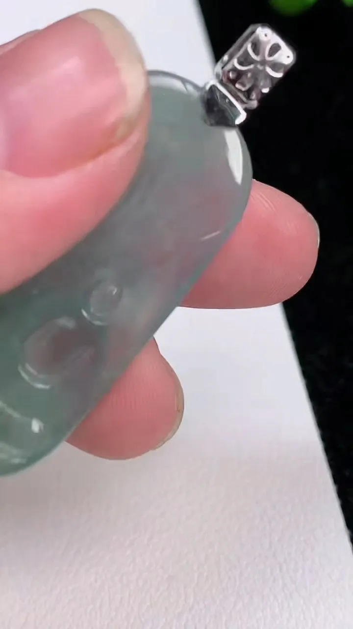天然A货翡翠观音菩萨吊坠，尺寸44-25.7-4.9，重量:14.15g
7月2日