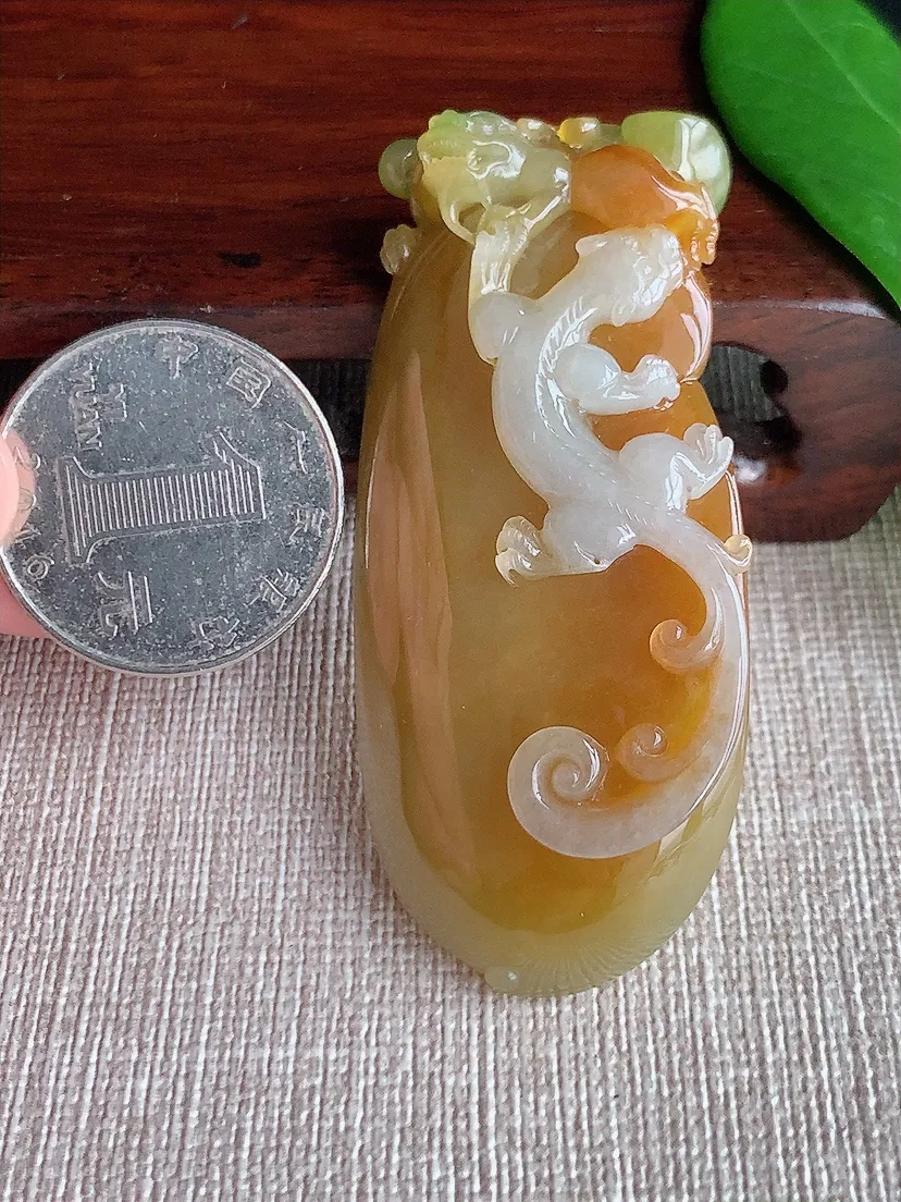 天然A货翡翠黄翡福瓜今非昔比吊坠尺寸59.2×28.7×11.8m量34.50g 0701