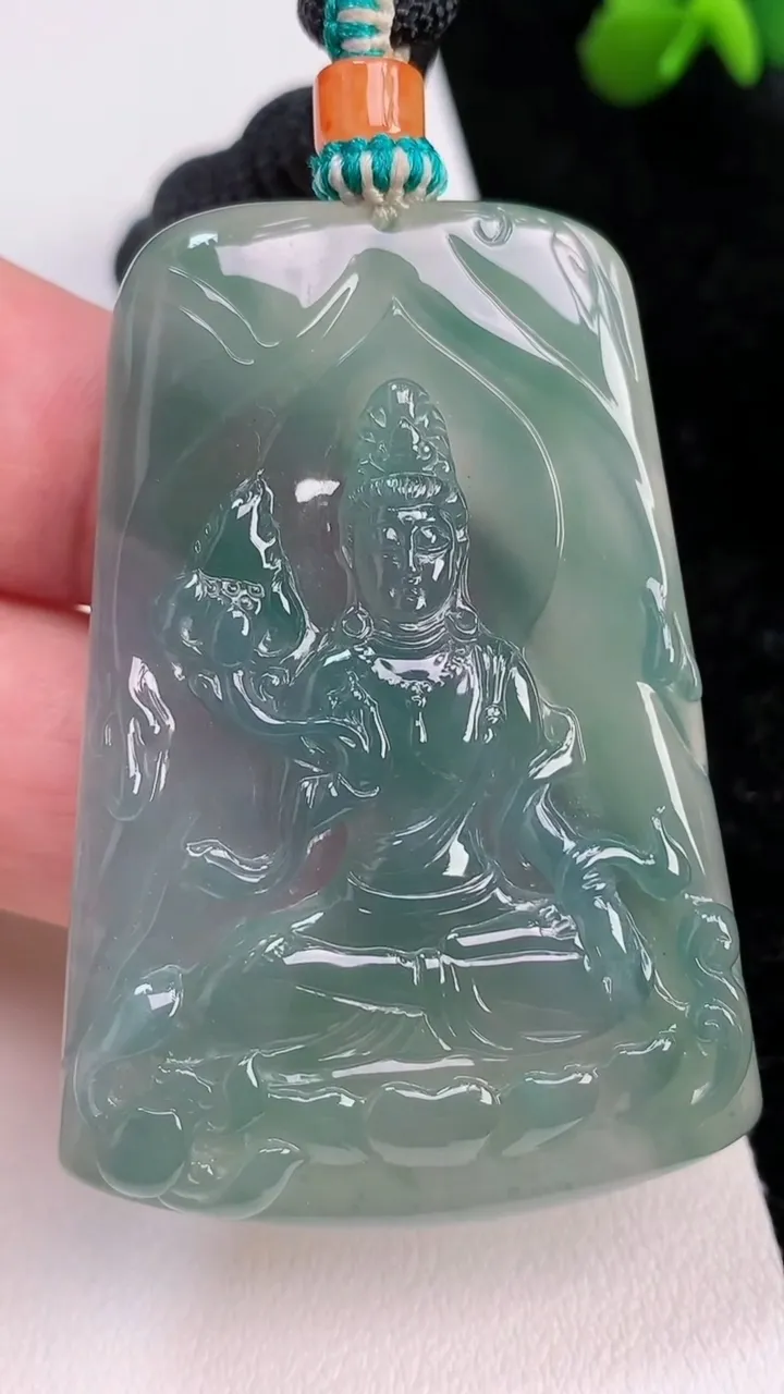 天然A货翡翠大势至观音菩萨吊坠，尺寸55-39-5，重量:28.38g
7月2日