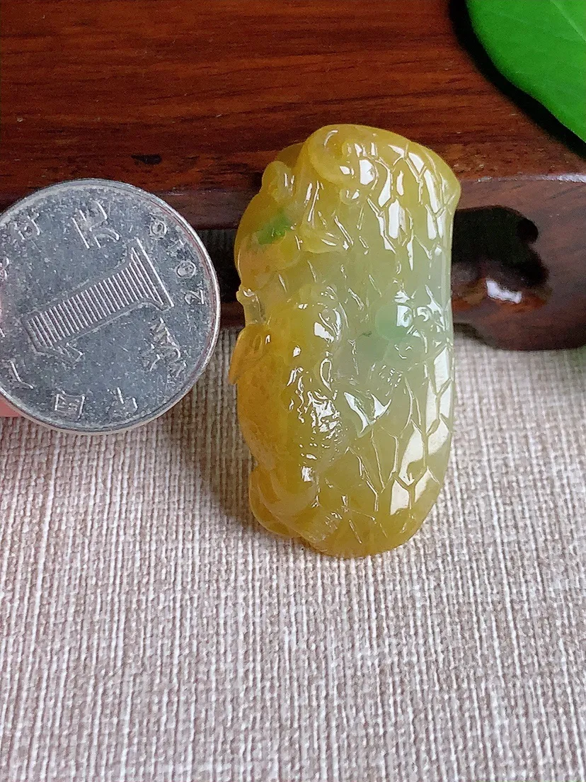 天然A货翡翠黄加绿双彩招财金蟾吊坠 尺寸41×21.2×8.5m量12.17g 0701