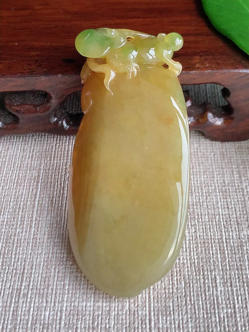天然A货翡翠黄翡福瓜今非昔比吊坠尺寸59.2×28.7×11.8m量34.50g 0701