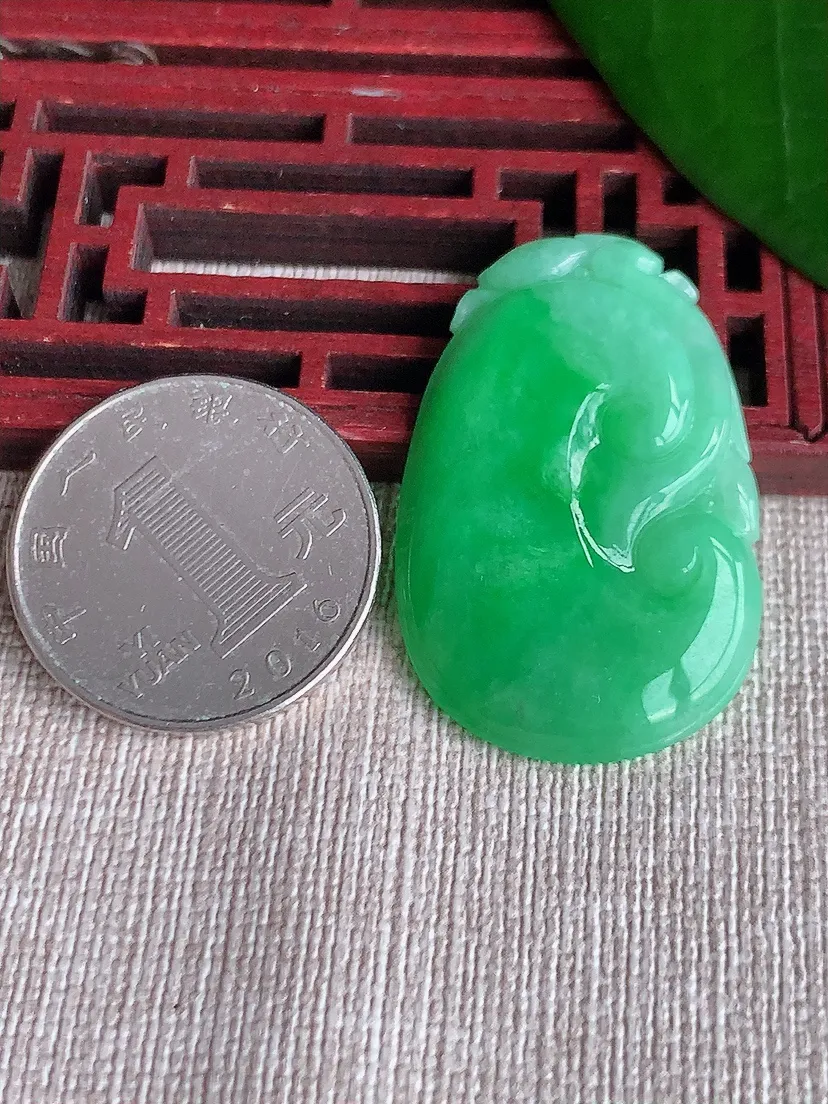 天然A货翡翠飘绿如意吊坠尺寸36.6×24×5m量9.20g 0701