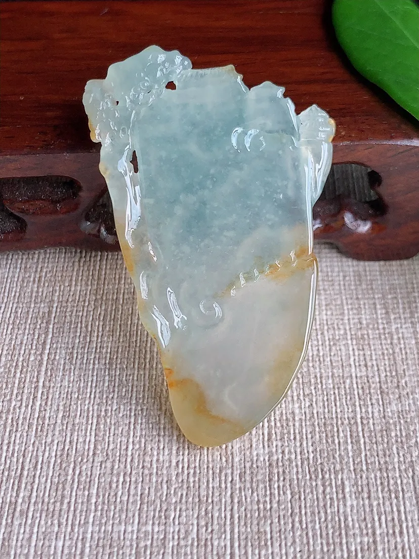 天然A货翡翠飘黄翡意境山水牌吊坠尺寸54.8×34×5m量16.26g 0701